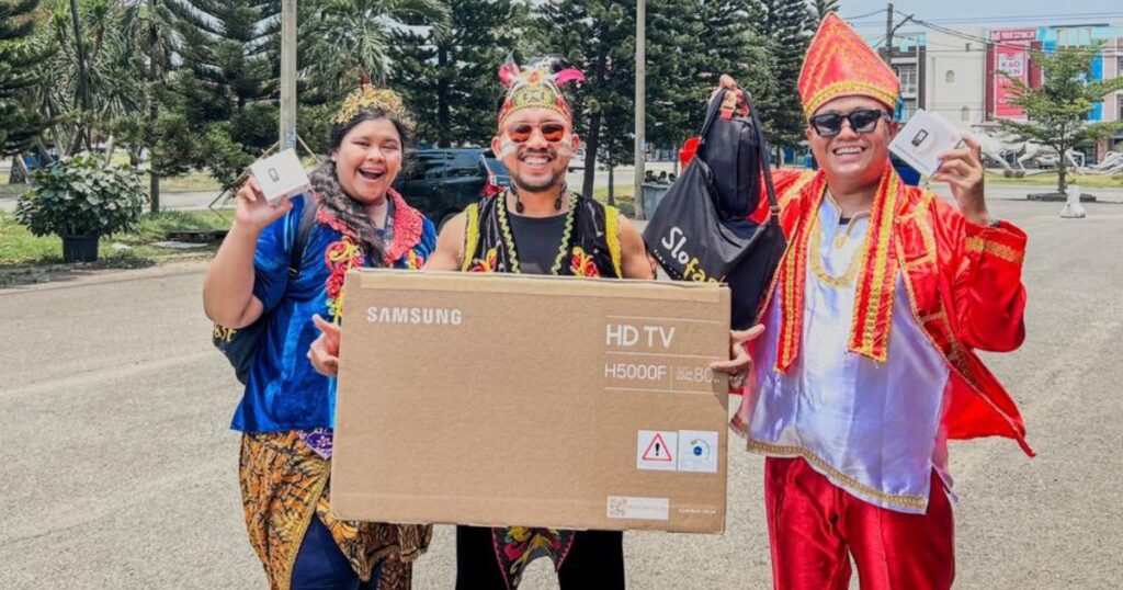 Profil Pangeran Arief - Pakai Kostum Unik