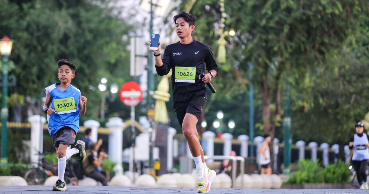 Profil Iqbaal Lebaran - Lari, Rekam, Posting!