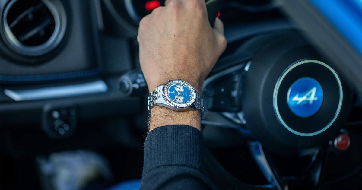 Jam Tangan Chronograph - Posisi Memakai Jam